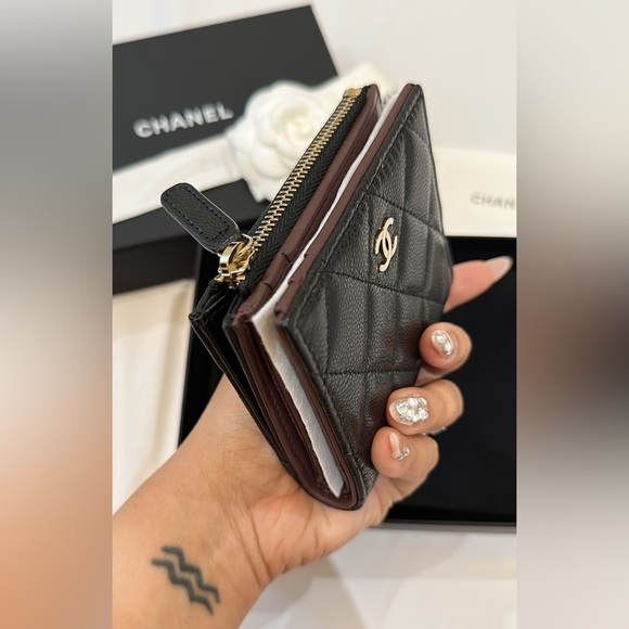 CHANEL 23A Bio Fold Caviar Compact Classic Wallet - Picture 4 of 8